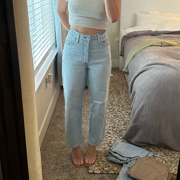 Levi’s Ribcage Straight Ankle Jeans - Picture 2 of 5